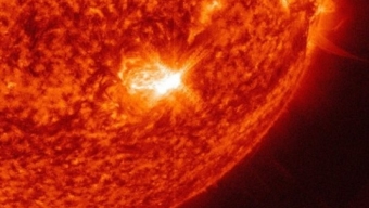 Imminenti tempeste solari potrebbero arrivare grazie alla macchia solare AR2422