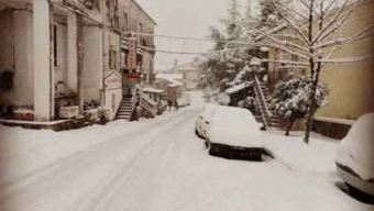 Cosenza e Rende, la grande nevicata continua con -1°C: superati i 25cm in città
