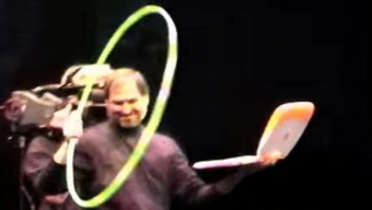 Steve Jobs e l’Hula Hoop con cui spiegò il Wi-Fi