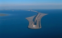 Il ponte di Øresund si “tuffa” in mare e collega la Svezia alla Danimarca