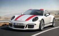 Porsche 911 R: 500 cavalli “aspirati” per i puristi della guida sportiva
