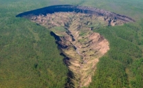 In Siberia c’è “la porta per l’inferno”: una gigantesca voragine causata dal riscaldamento globale