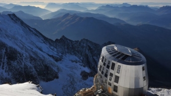 Il futuristico “Refuge du Goûter” sul Monte Bianco