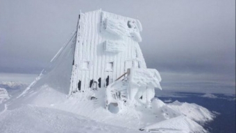 La Capanna Margherita trasformata in un “castello di ghiaccio”