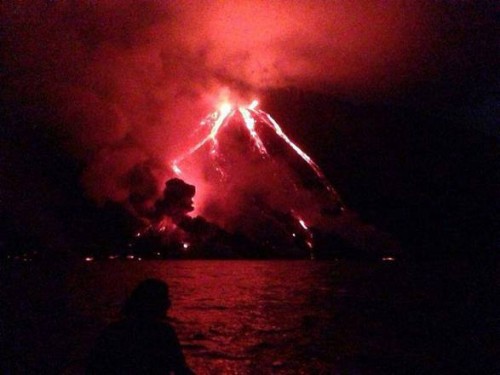 Vulcani: su Stromboli si apre nuova bocca e cola lava