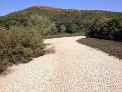 Nera river bed dry out caused by the dry season in Amalia, Terni district, Italy, 10 September 2012. Drought damaged season farming in Italy Coldiretti (Farmer Union) said. ANSA/LUCIANO DEL CASTILLO