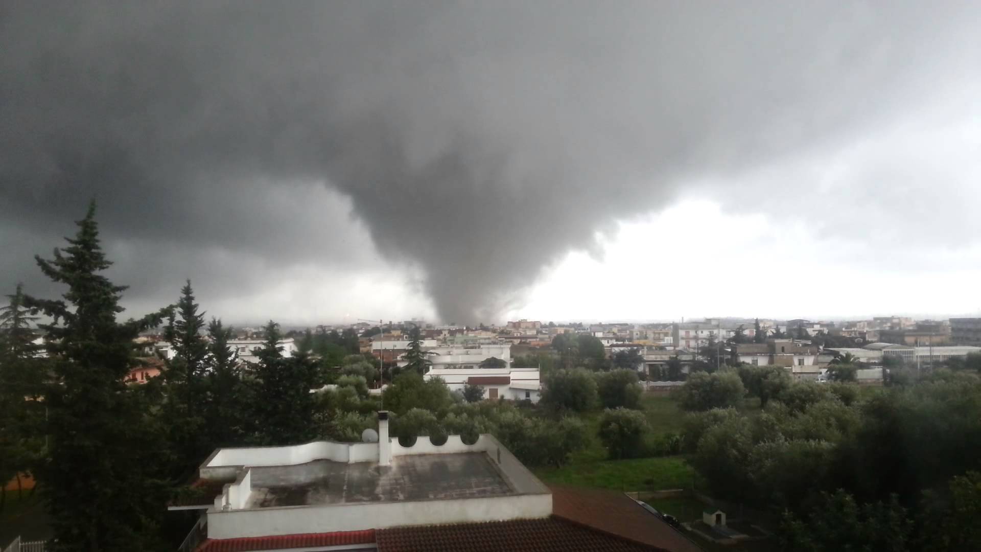 640x360xtornado-taranto_jpg_pagespeed_ic_phxxCRjW0I