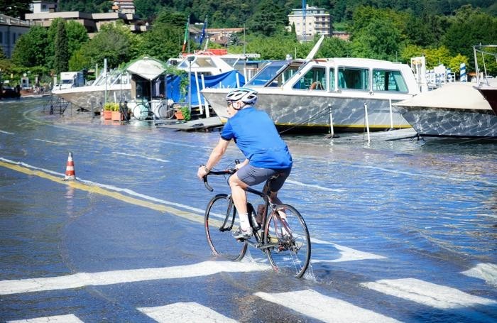 como-e-uscito-il-lago-lungolario-chiuso-caos-lariana-si-passa_a6846c4a-3470-11e6-8ec2-dd2ea534a511_700_455_big_story_linked_ima