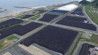 Nove milioni di sacchi di rifiuti nucleari ammucchiati a Fukushima