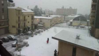 Neve in Calabria, Cosenza rischia un evento storico: domani scuole chiuse
