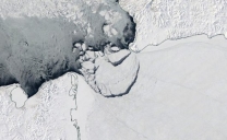 Polo Nord: la NASA fotografa il distacco di un blocco di ghiaccio delle dimensioni di Monaco